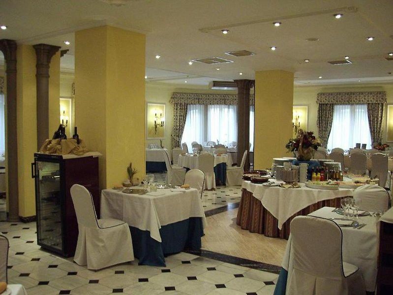 Hotel One Shot Reina Victoria 4*